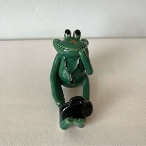 Vintage Janice Hester Anthropomorphic Frog Doctor Figurine
